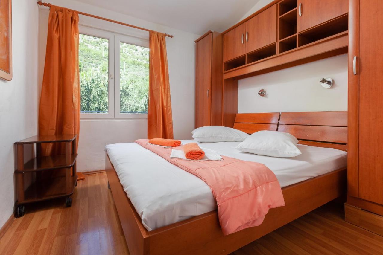 Apartments By The Sea Igrane, Makarska - 310 المظهر الخارجي الصورة