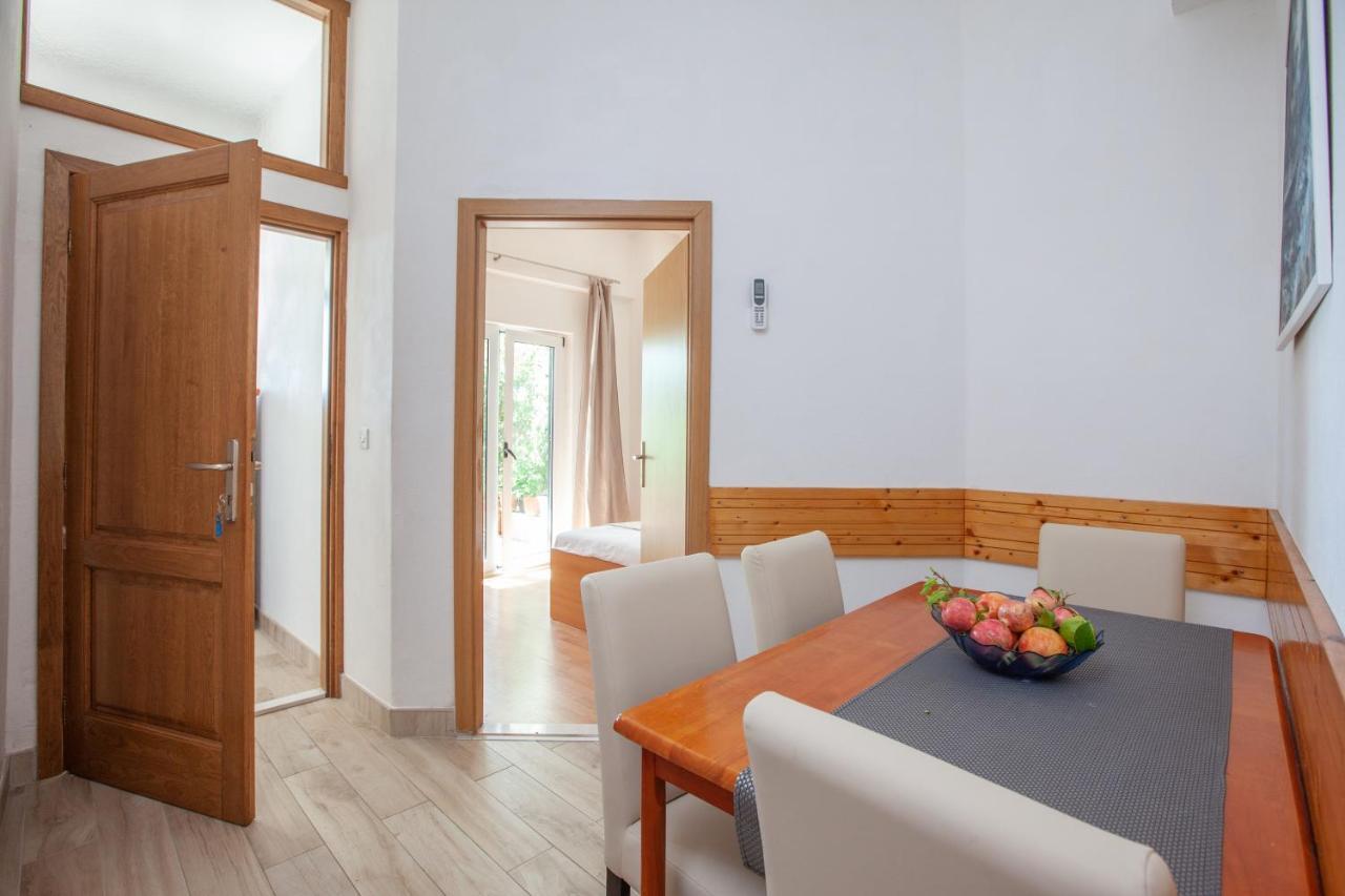 Apartments By The Sea Igrane, Makarska - 310 المظهر الخارجي الصورة