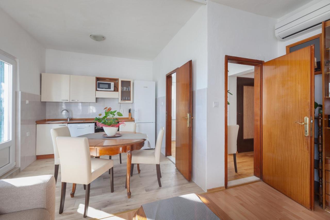 Apartments By The Sea Igrane, Makarska - 310 المظهر الخارجي الصورة