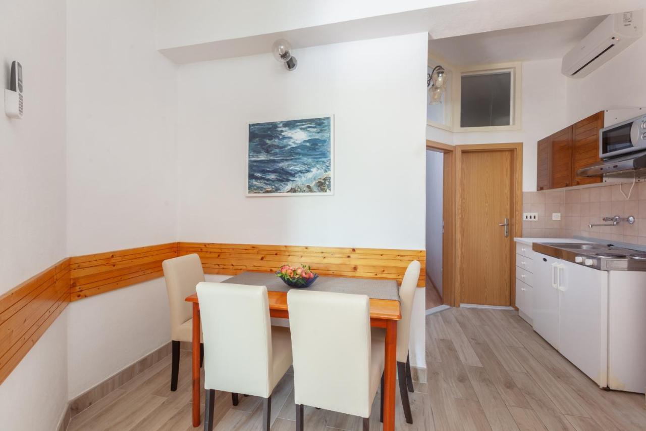 Apartments By The Sea Igrane, Makarska - 310 المظهر الخارجي الصورة