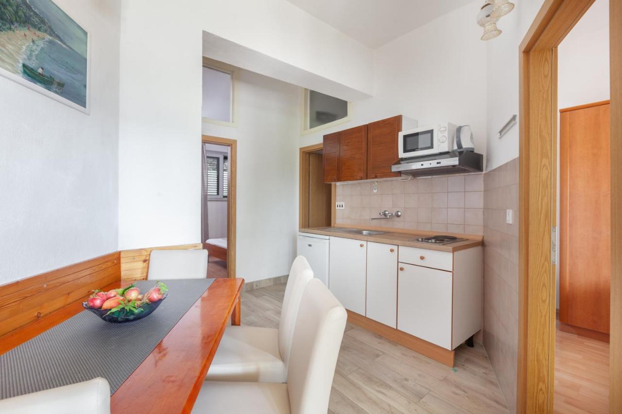 Apartments By The Sea Igrane, Makarska - 310 المظهر الخارجي الصورة